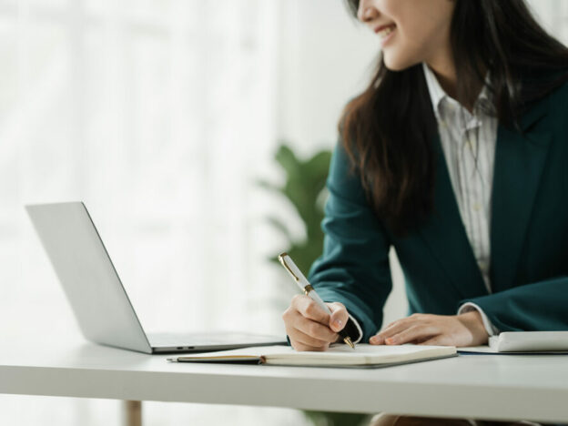 🟠 Writing great meeting minutes course image